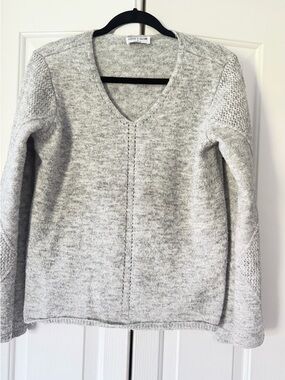Cocoy Club Women's Heather Light Gray V-Neck Sweater